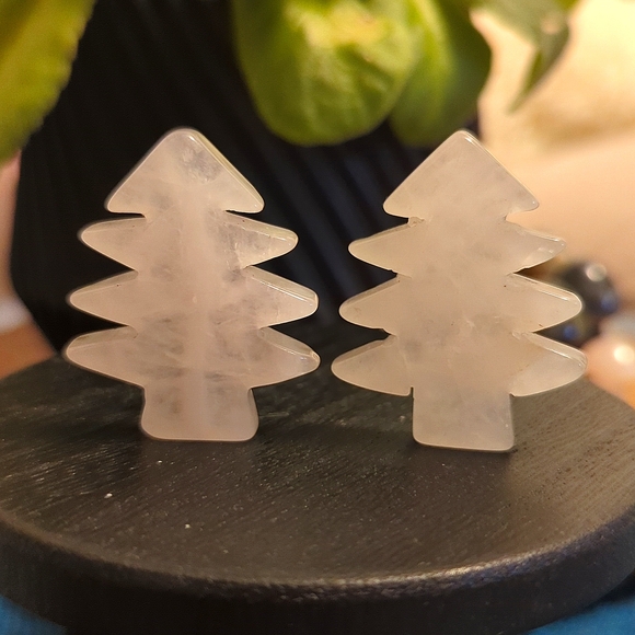 Rose Quartz Carved Christmas Tree - Picture 1 of 3
